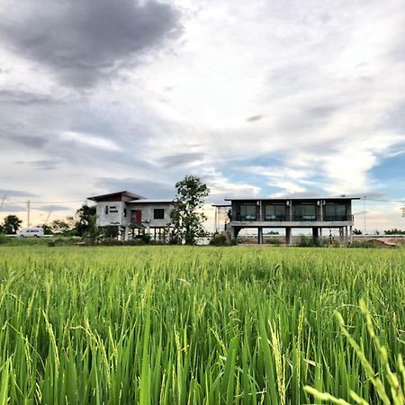 Ban Suweena Uthai Thani Buitenkant foto