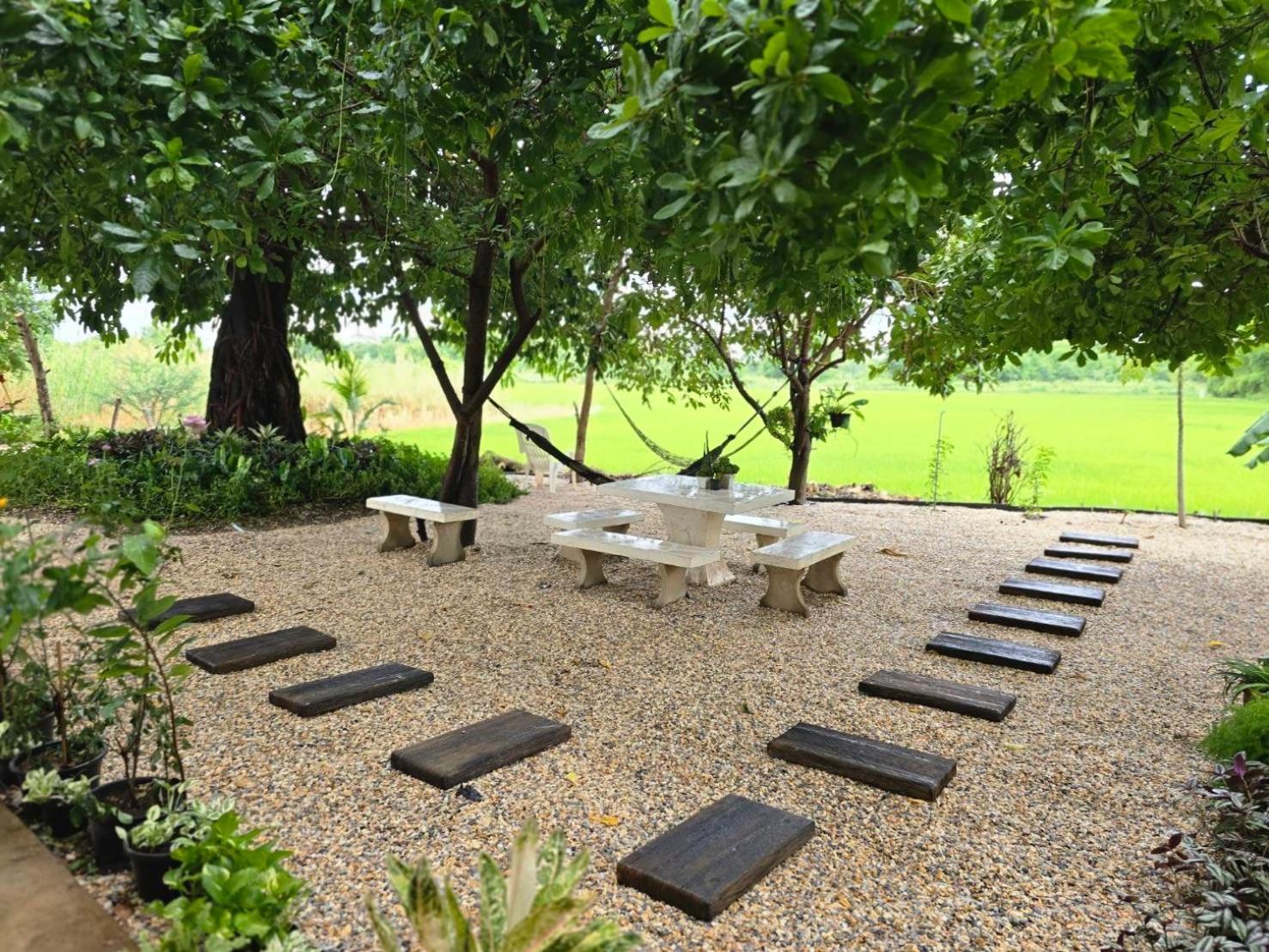 Ban Suweena Uthai Thani Buitenkant foto