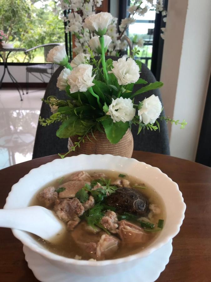 Ban Suweena Uthai Thani Buitenkant foto